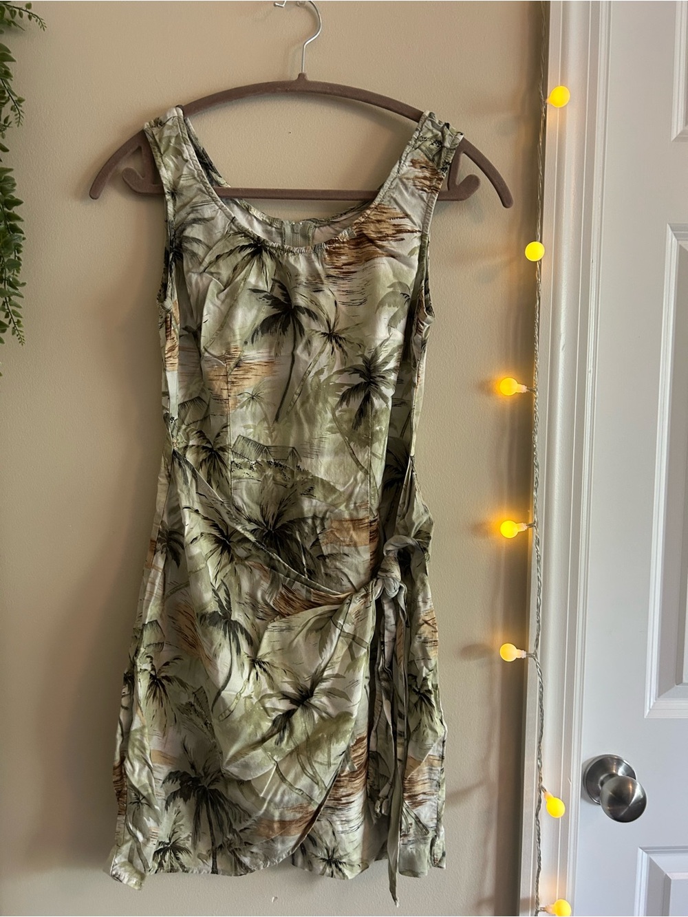 Tropical Palm Print Tie-Waist Dress in Size 6